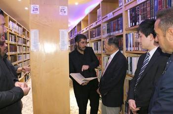 زيارة السفير الياباني لمكتبة الروضة الحيدرية