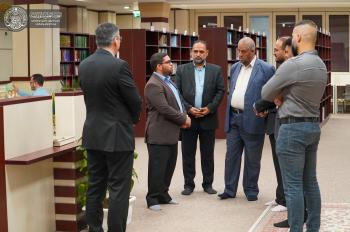 وفد من طلبة كلية الفقه في جامعة الكوفة يزور مكتبة الروضة الحيدرية