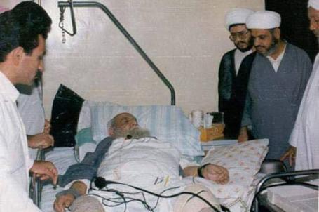 السيد (قدس سره ) في المستشفى ويفقده جمع من المؤمنين 