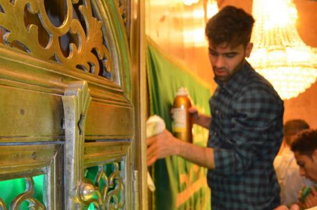 تعطير مقام الامام المهدي (عج) ليلة النصف من شعبان