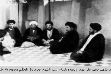 مع جمع من طالبته 